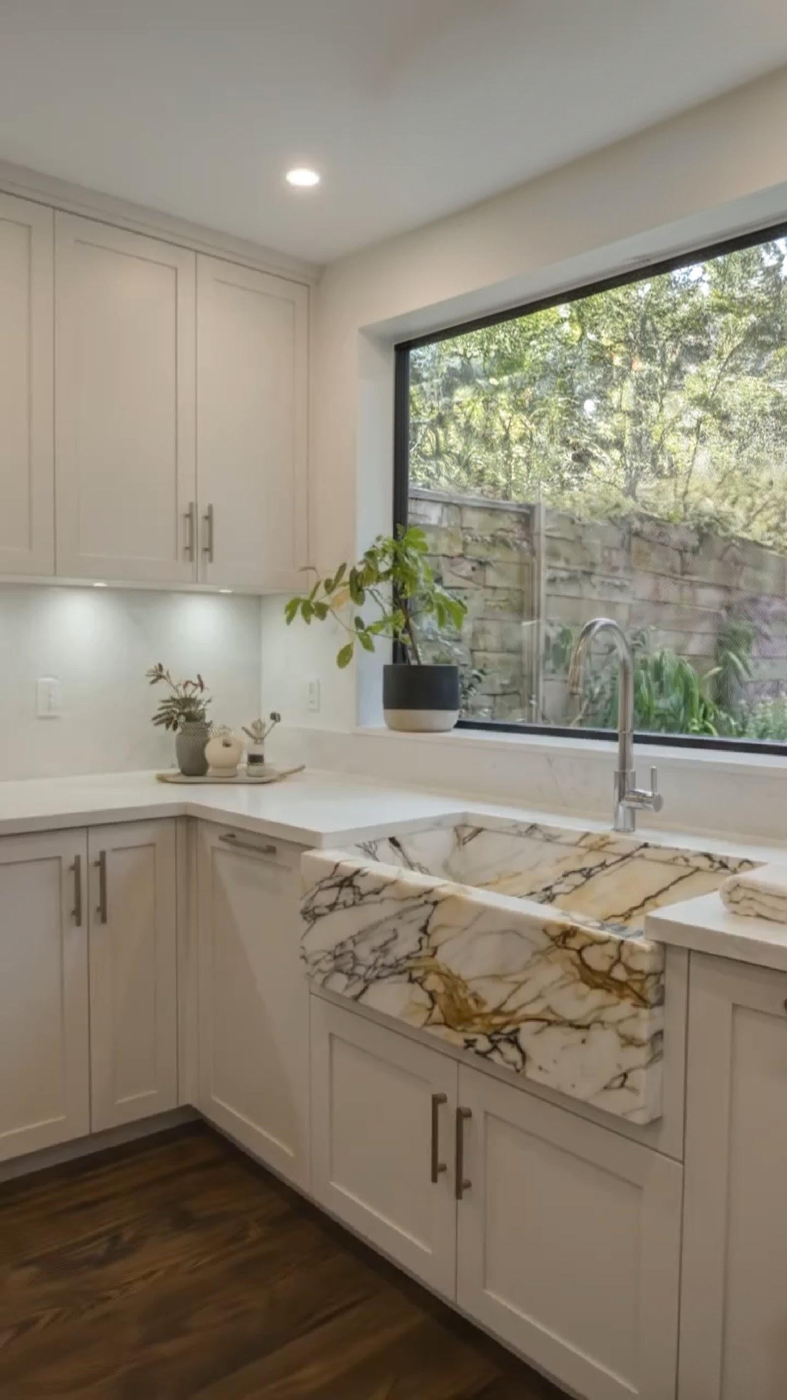 Calacatta Gold Marble Farmhouse Sink, Hand Carved Ribbed Apron Front, Luxury Kitchen Sink